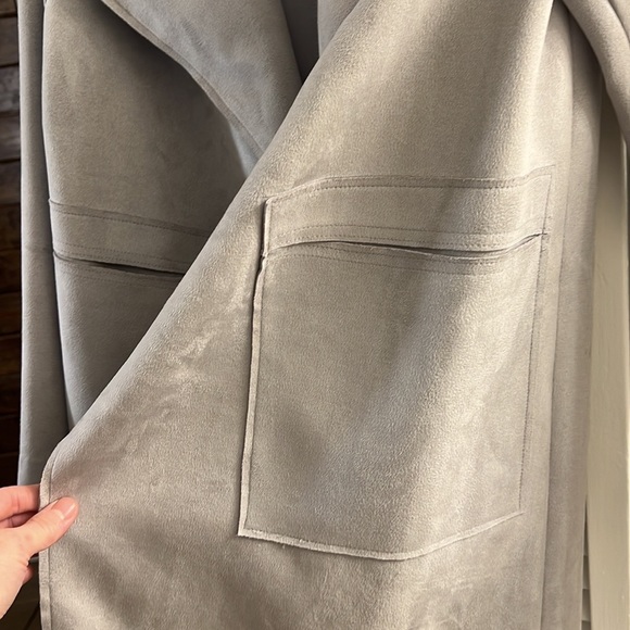 Soft and versatile jacket - Picture 3 of 9